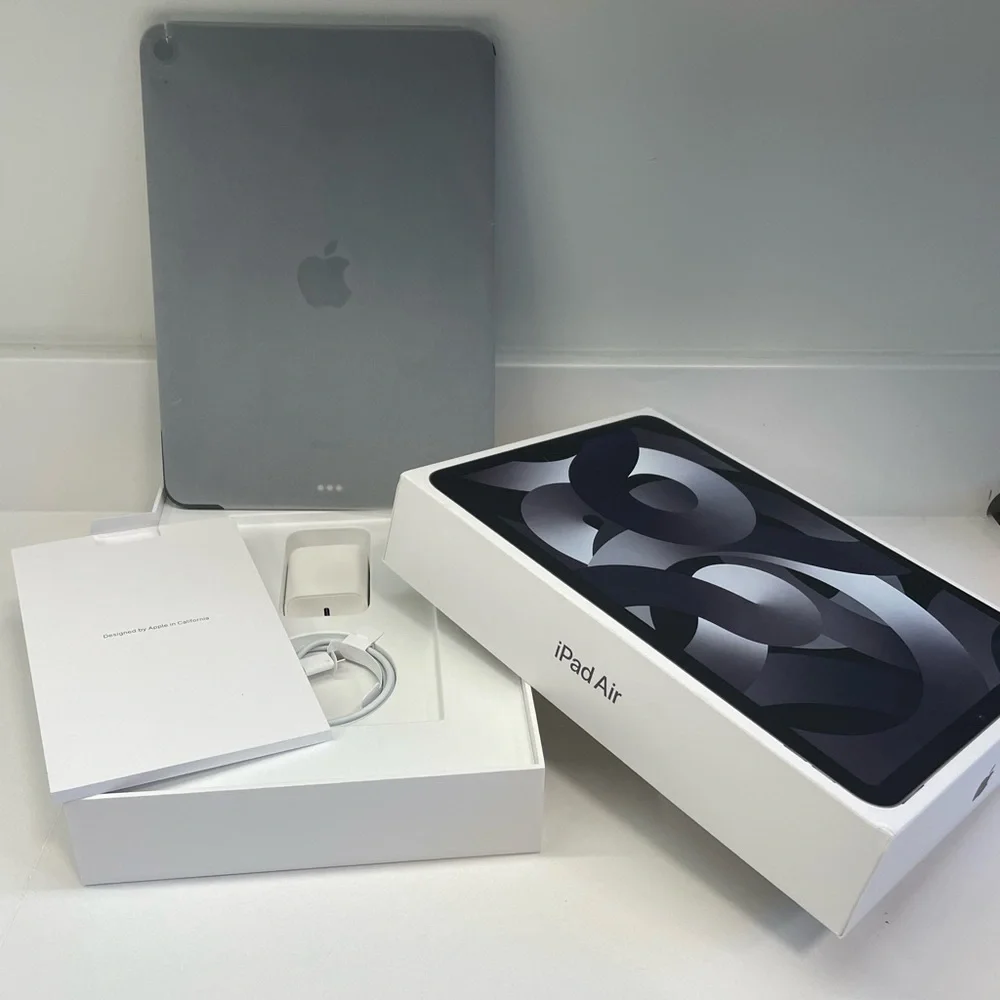 Apple - 10.9-Inch iPad Air (5th Generation) M1 chip Wi-Fi - 256GB - Space Gray